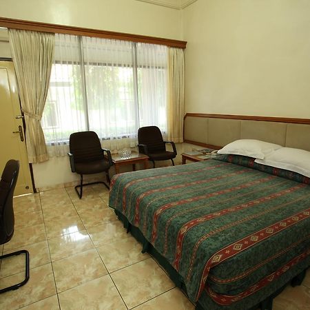 Langensari Hotel Cirebon Dış mekan fotoğraf